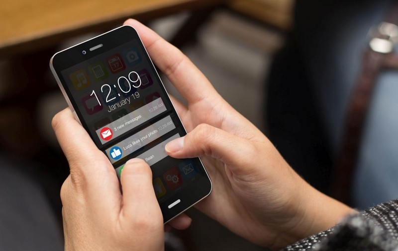 Cum ascunzi notificările care apar pe ecranul de blocare al telefonului mobil
