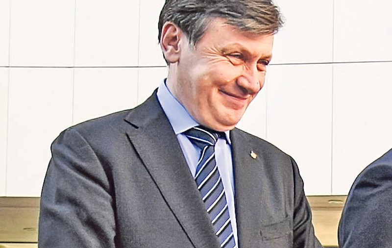 Alianţa ANTI-PSD: PDL începe negocierile cu PNL pentru unificarea dreptei 