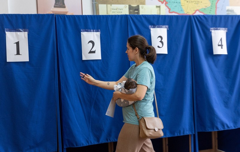 Rep. Moldova deschide 16 secții de votare în România: Maia Sandu rămâne favorită în cursa prezidențială. Opțiunea pro-UE, în creștere