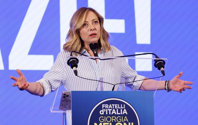 Giorgia Meloni, ținta criticilor opoziției italiene, după publicarea în presă a unor videoclipuri cu scandări fasciste ale tinerilor din partidul său