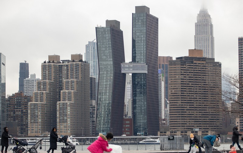Prima ninsoare puternică din acest an la New York. Sute de zboruri, anulate