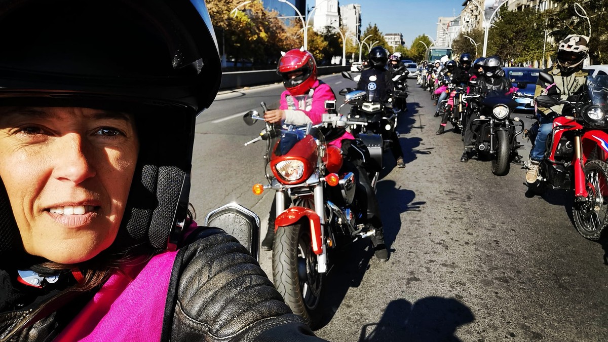Marş moto Pink Ride în Bucureşti. Foto: Facebook / Dana Purgaru