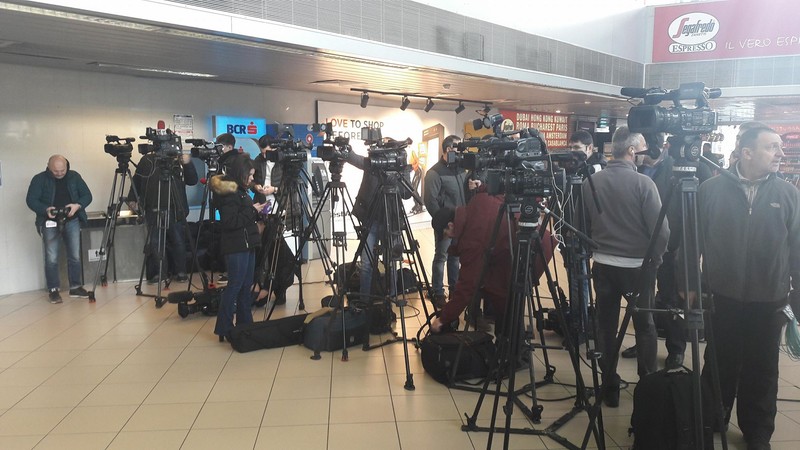 Presa o așteaptă la aeroport pe campioana noastră