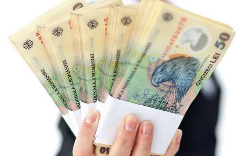 Mai merită să ne lăsăm banii în bancă? Dobânzile la depozite nu prea acoperă costurile