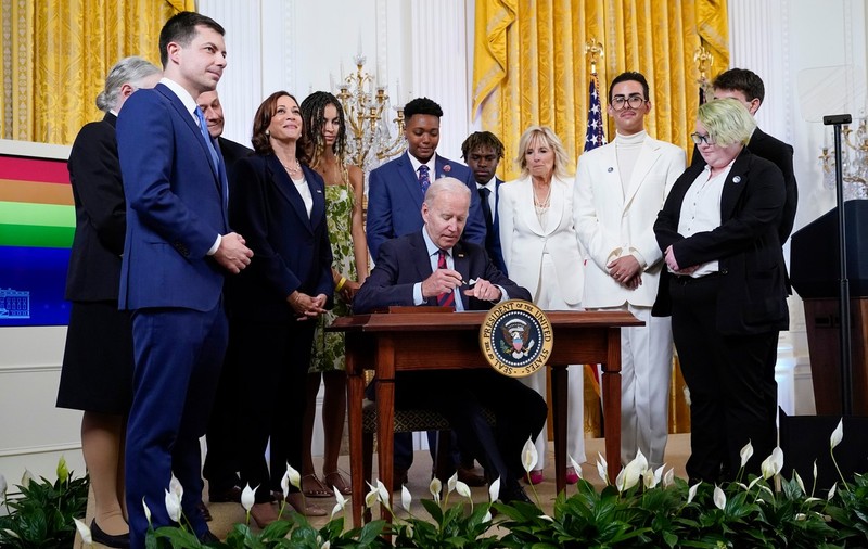 Căsătoriile între persoanele de același sex, protejate de o lege adoptată de Congresul SUA. Biden spusese în urmă cu 10 ani că acest pas va fi „inevitabil”