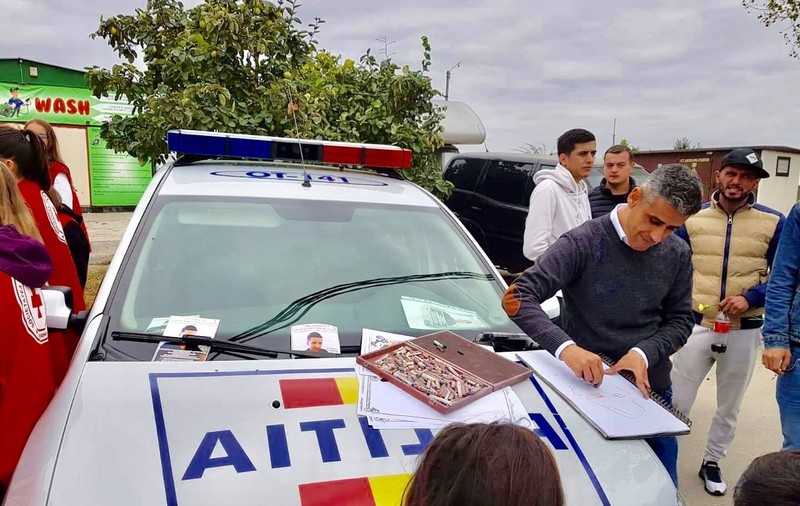 Un polițist și un caricaturist din Slatina, lecție de umanitate. Ce au făcut pentru un tânăr grav bolnav | FOTO