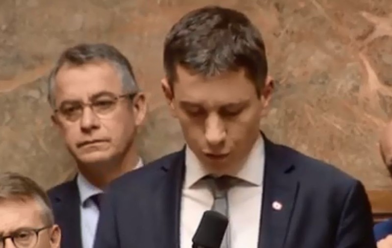 VIDEO | Momentul emoționant în care un deputat francez a început să plângă în plenul Parlamentului, în urma atacului de la Strasbourg