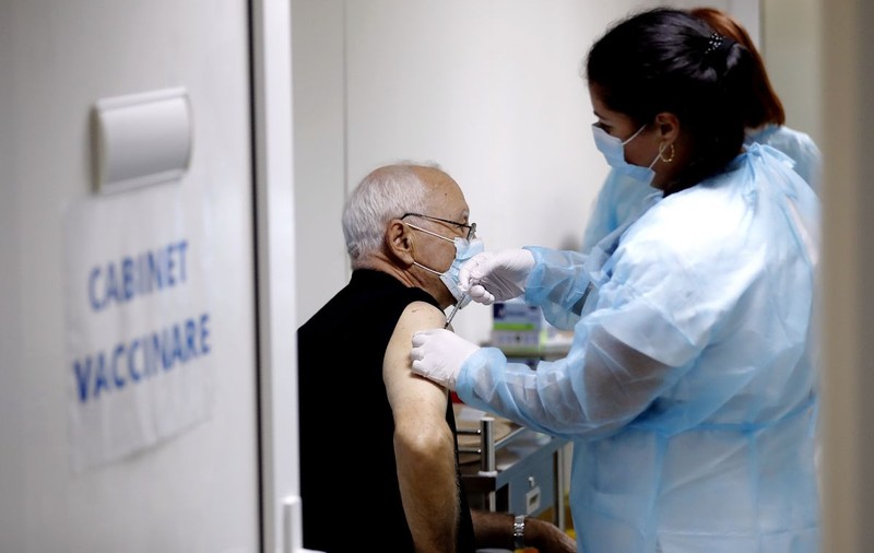 Cât ne protejează în fața Omicron una, două sau trei doze de vaccin anti-COVID