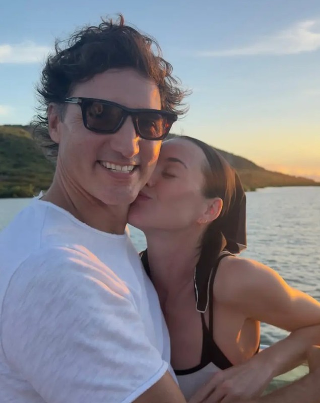 Katy Perry, sărut tandru cu Justin Trudeau. Cântăreața nu l-a uitat nici pe Orlando Bloom, fostul iubit alături de care are o fetiță