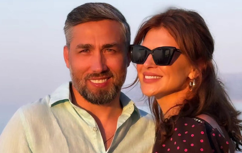 Cum au apărut Monica Bîrlădeanu și soțul ei, Valeriu Gheorghiță, în vacanța din Grecia. Imagini inedite cu actrița în costum de baie, la 47 de ani