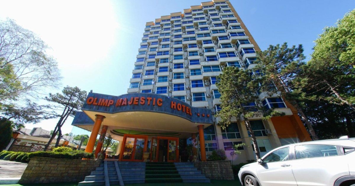 fațada hotelului Majestic din Olimp