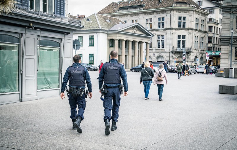 Prostituată din Zurich, prinsă cu un client, în ciuda interdicțiilor cauzate de pandemie