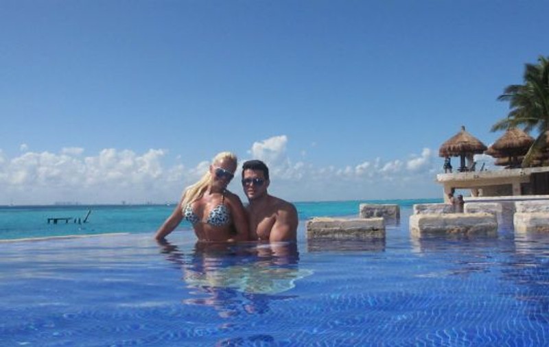 Anda Adam şi Victor Slav s-au bronzat în Cancun 
