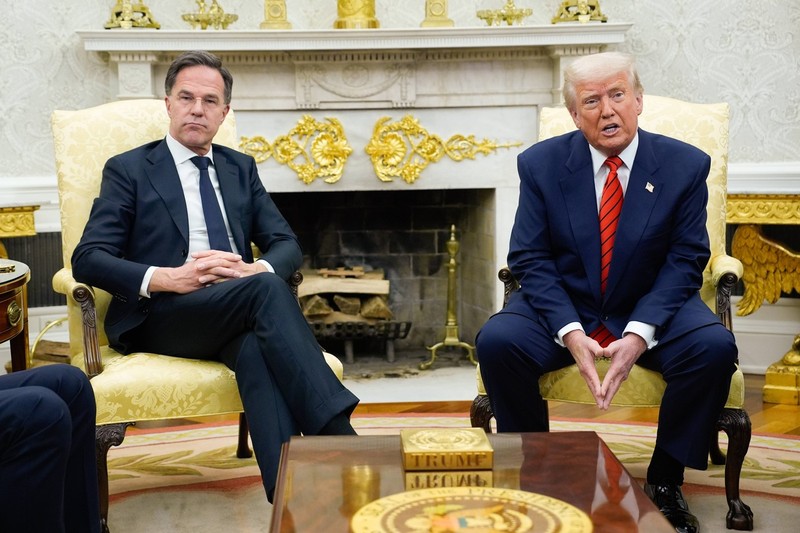 Președintele Statelor Unite, Donald Trump, s-a întâlnit cu Mark Rutte, secretarul general al Organizației Tratatului Atlanticului de Nord (NATO) United States President Donald Trump meets with Mark Rutte, Secretary General of the North Atlantic Treaty Organization (NATO), left, in the Oval Office of the White House in Washington, DC, US, on March 13, 2025. Credit: Yuri Gripas / Pool via CNP/AdMedia//Z-ADMEDIA_adm_031325_TrumpRutteOval_CNP_027/Credit:CNP/AdMedia/SIPA/2503191906,Image: 977205830, License: Rights-managed, Restrictions: , Model Release: no
