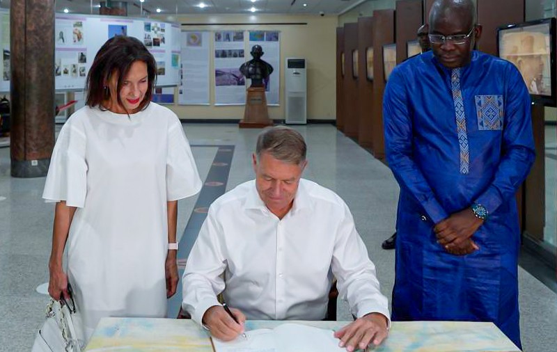 Dacă Administrația Prezidențială a României ar fi cotată la bursă, cine ar mai cumpăra acțiuni după turneul african al președintelui Iohannis?