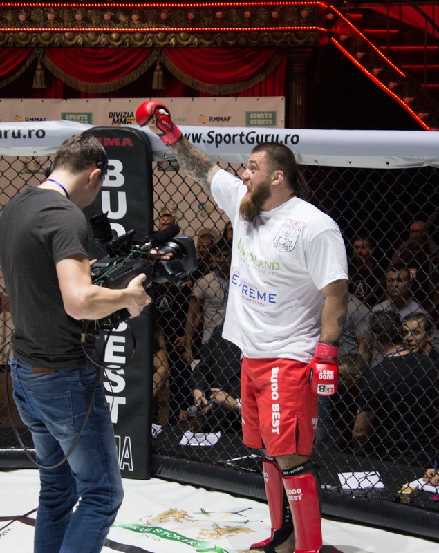 ”Ghiaurul” Radnev s-a apucat de MMA la 31 de ani şi face senzaţie în cuşcă / GALERIE FOTO