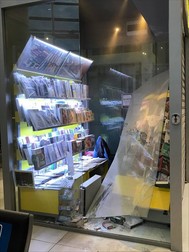 Vitrina spartă de pasagerul recalcitrant, pe Aeroportul Otopeni