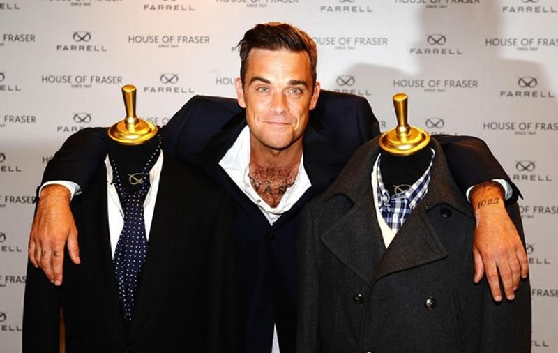 Foto | Robbie Williams și-a lansat propria colecție de haine