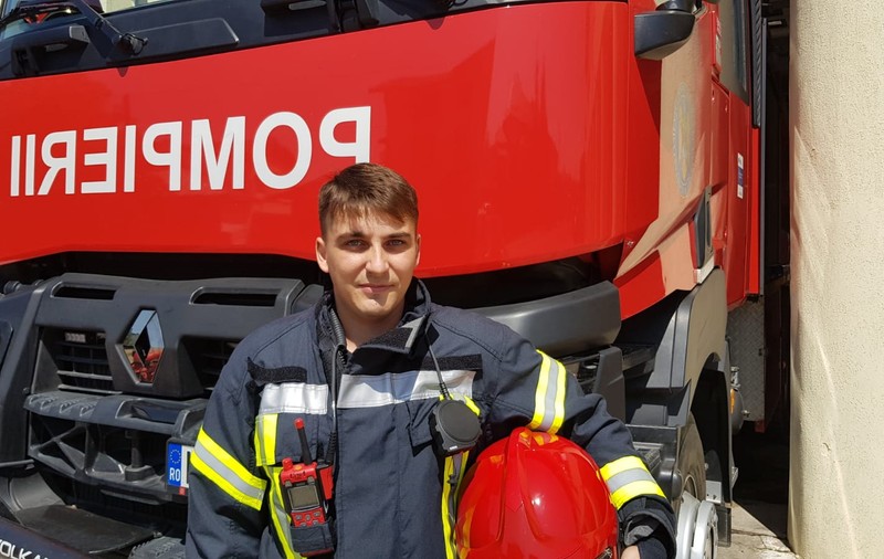 Valentin, cel mai tânăr comandant de detașament la pompieri. ”Când salvezi un om înseamnă că salvezi o lume!”