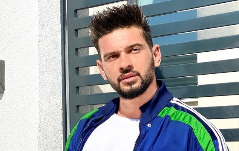 Dorian Popa, șef de șantier. Artistul construiește 6 case și are mari planuri. „Nu sunt perioade ușoare din viețile noastre”