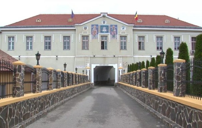 Franţa, condamnată de CEDO să plătească despăgubiri de 5.000 de euro unui traficant de persoane român pentru că l-a predat unei țări cu „eșecuri în sistemul de detenție”