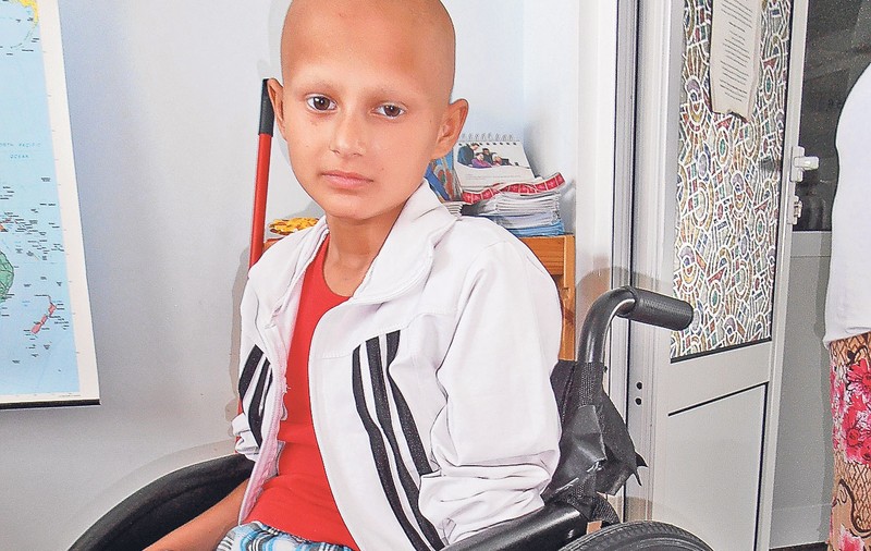 Hai să fim Moş Crăciun pentru Ana Maria! Fetiţa care a învins cancerul are nevoie de bani pentru antibiotice şi pamperşi