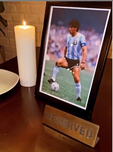 Patronul unui restaurant din Dubai a rezervat pentru totdeauna masa unde a mâncat legendarul fotbalist FOTO: Instagram / nusr_et