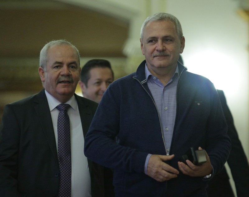 UPDATE. Dragnea insistă cu tăierea bugetelor serviciilor secrete: "Noi nu cerem aviz de la nimeni!". Ce spune despre plecările din partid