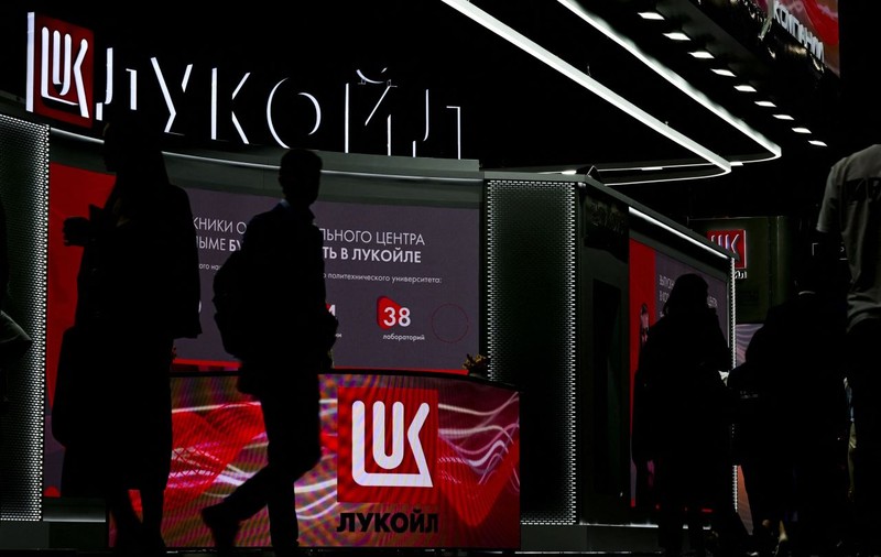 Lukoil este ținta unui atac cibernetic major. Sistemul informatic al gigantului petrolier este paralizat în Rusia de peste 24 de ore