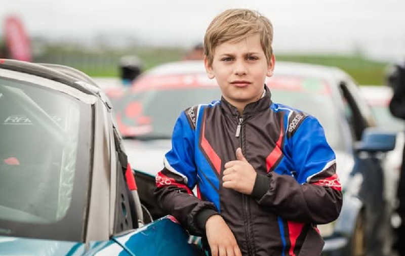 La doar 10 ani, un băiat din Ploiești a devenit cel mai tânăr campion național de drift. Cine este Alexis Stan