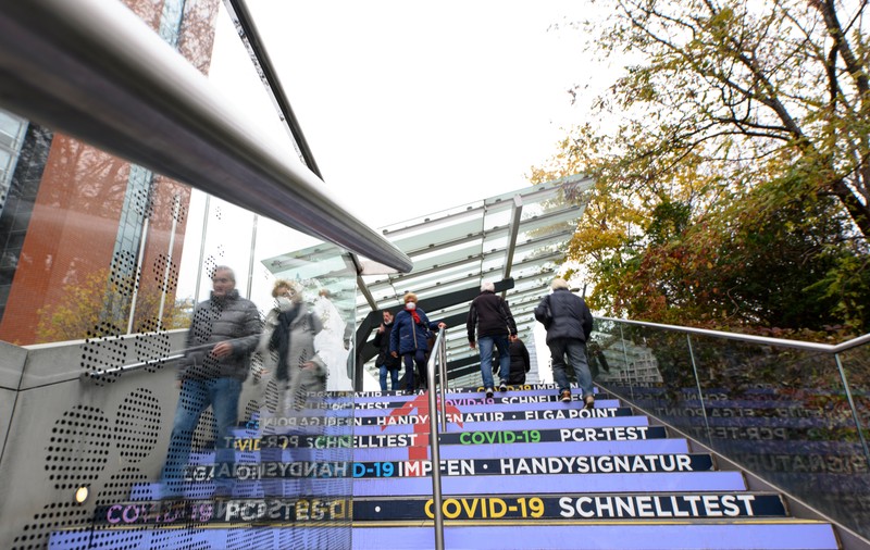 Austria a intrat oficial în lockdown, după un weekend marcat de proteste față de măsură