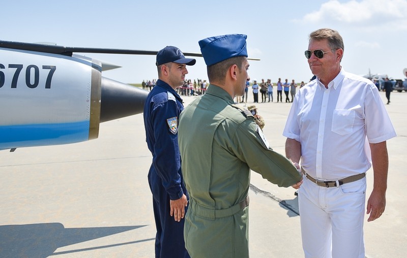 Klaus Iohannis, mesaj de Ziua Aviației: ”Modernizarea Forțelor Aeriene române este un proces esențial, care trebuie continuat”