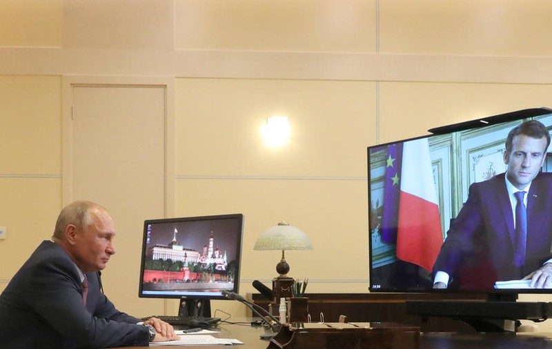 Putin i-a transmis lui Macron că exerciţiile americane în Marea Neagră sunt „o provocare”