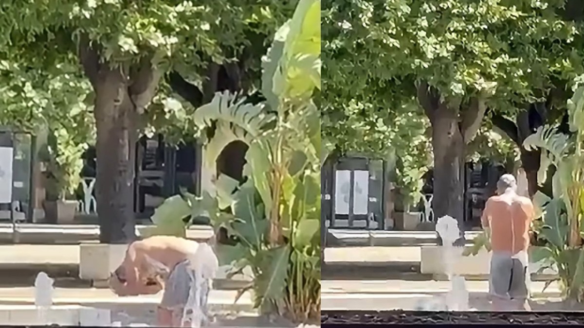 Un bărbat îmbrăcat în pantaloni gri se spală cu săpun într-o fântână arteziană, înconjurată de plante, din Italia.