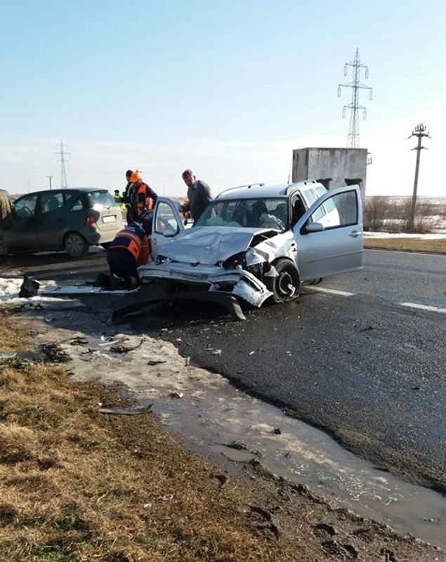 UPDATE: Accident în județul Constanța. Două mașini s-au ciocnit violent | FOTO și VIDEO