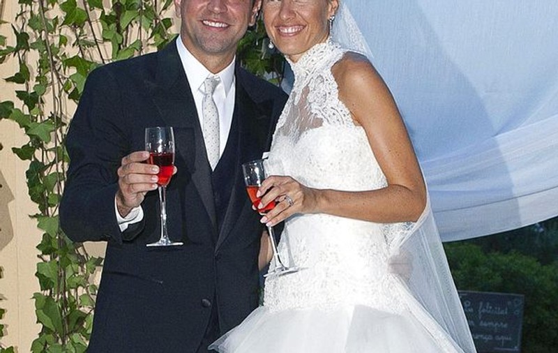 Xavi s-a căsătorit! Uite ce soţie frumoasă are!