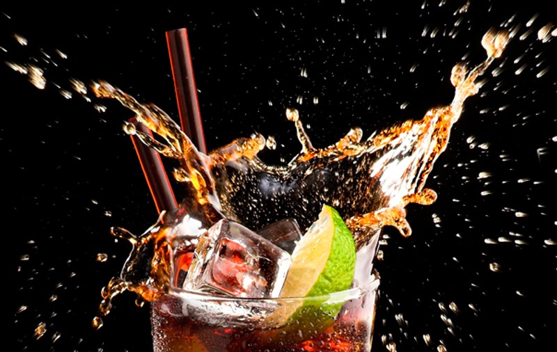 Ai o petrecere? Uite 10 cocktailuri pe care să le încerci