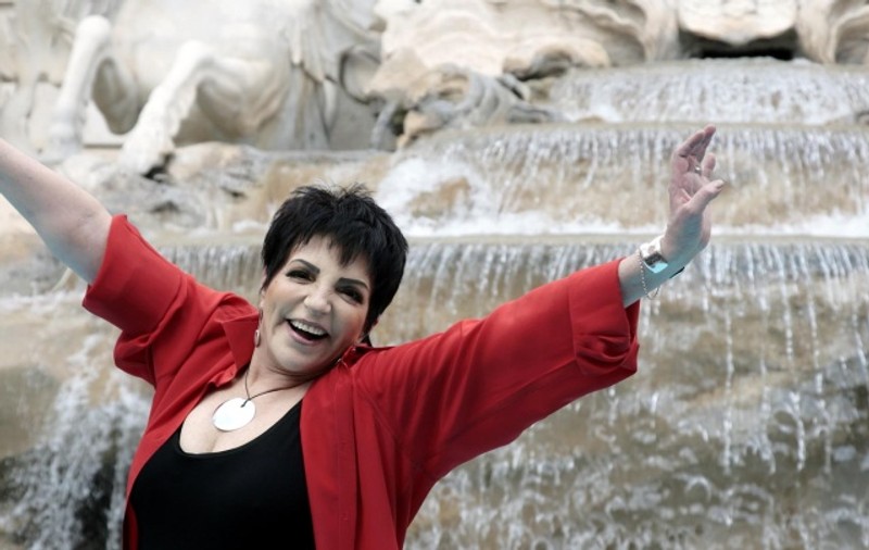Liza Minnelli va fi operată la genunchi