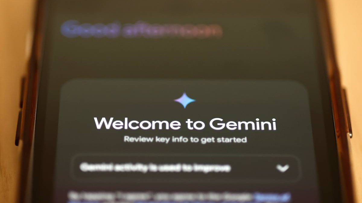 Ecranul de pornire a aplicației Google Gemini de pe iOS.