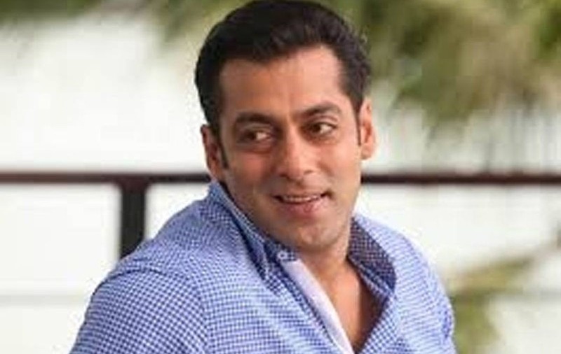 DEMENŢIALĂ! Cât de BUNĂ e fosta IUBITĂ a lui SALMAN KHAN! | FOTO