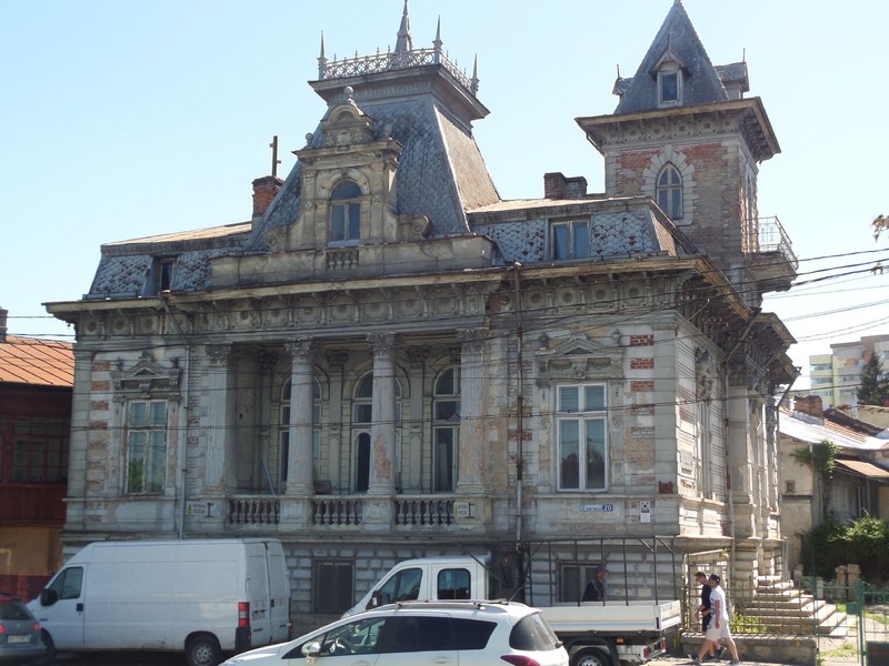 Casa Aron Băiulescu, Pitești. Sursa foto: Denis Grigorescu