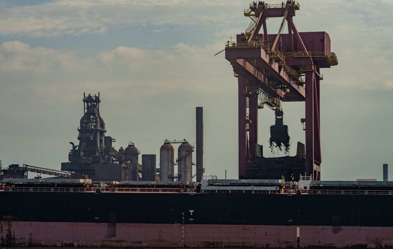Un angajat ArcelorMittal va primi 330.000 de euro de la gigantul siderurgic, după ce a orbit în urma unui accident de muncă