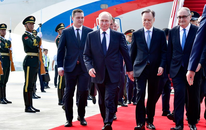 Vladimir Putin a ajuns în China, într-o vizită rară de patru zile. Liderul de la Kremlin, primit cu covor roșu I VIDEO