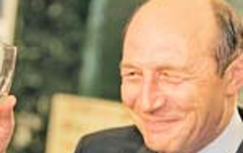Ardei iute si flori pentru Basescu