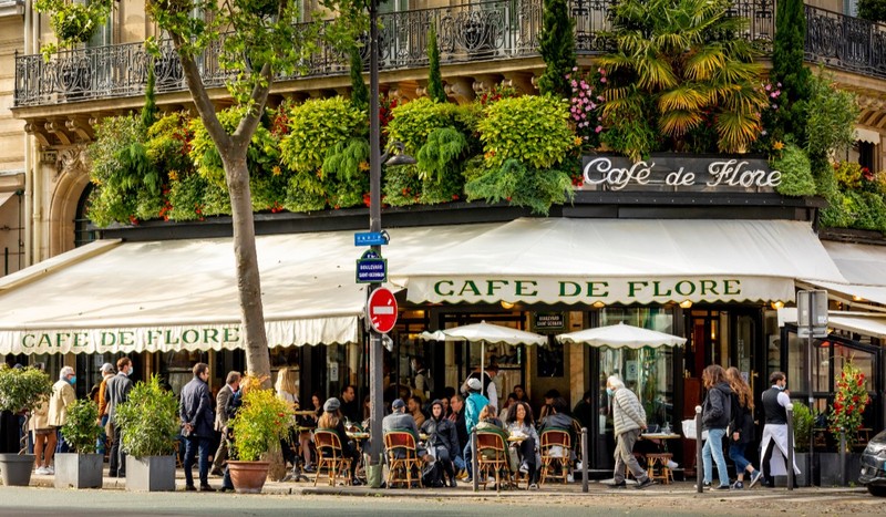 Café de Flore din Paris. Sursa foto: Shutterstock