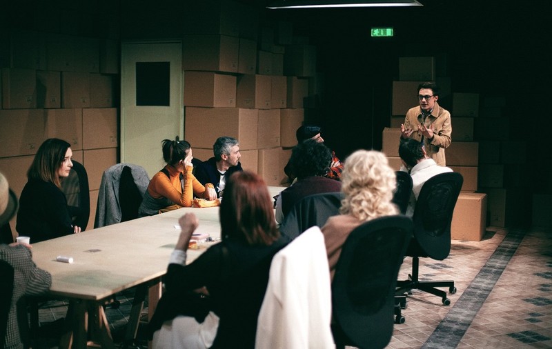 Cum poți viziona chiar acum o piesă de teatru excelentă? Concurs. Teatru la tine acasă, adus de Libertatea și PiciordePlay. Răspunde corect și primești acces la piesa „Vinovat.Nevinovat”