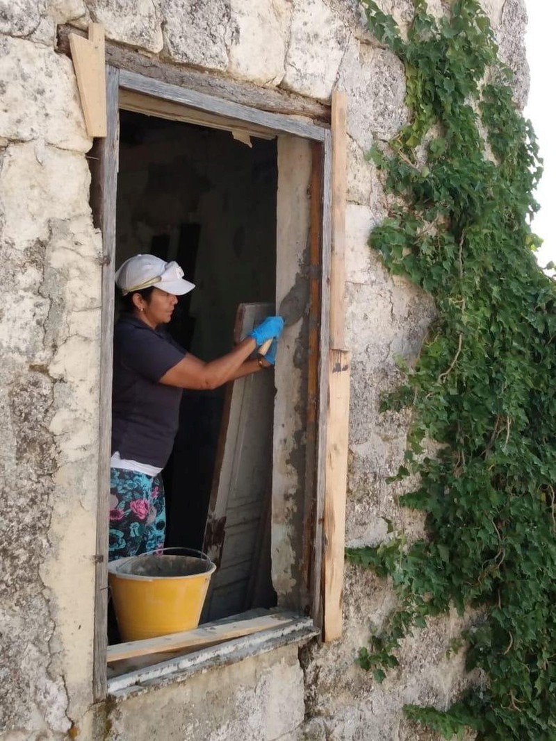 Rubia painting. A woman bought six Italian homes for �5 � three houses for herself, one for her daughter and two for aunts. Rubia Daniels, 51, paid just one euro for each of her six homes in Mussomeli, Sicily, in April 2019, taking advantage of a council scheme to encourage people to renovate abandoned homes. Admin costs, agency fees and the deeds took the cost of each property to 4,000 euros (�3,400), a total of 24,000 euros (�20,500). Several of the properties were bought with fully collapsed roofs and infrastructural issues such as no water and no electricity.,Image: 995837938, License: Rights-managed, Restrictions: Editorial use, commercial use may require additional licenses. We don't use AI to make images which could be mistaken for news photos. AI use will be clearly indicated. Supplied on condition you ensure personal data is processed in compliance with UK GDPR, Model Release: no