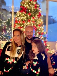 Sienna va petrece sărbătorile de iarnă în America