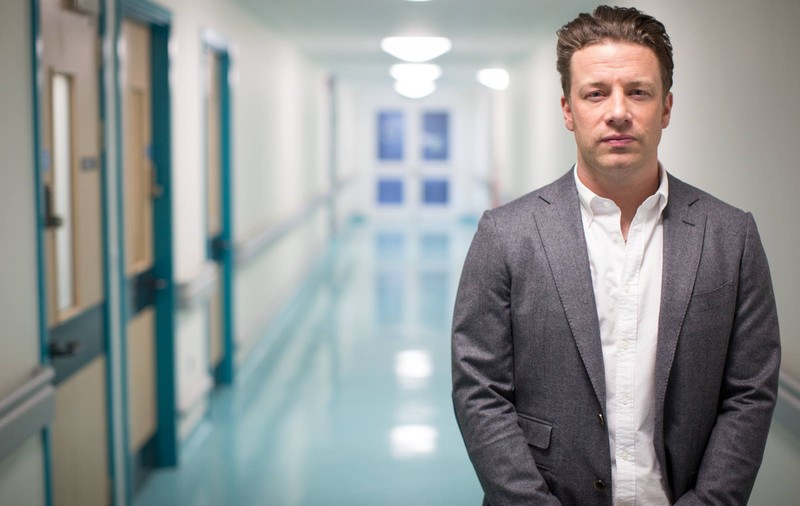 Jamie Oliver declară război absolut unui produs alimentar foarte des folosit. Modul șocant în care face asta | VIDEO