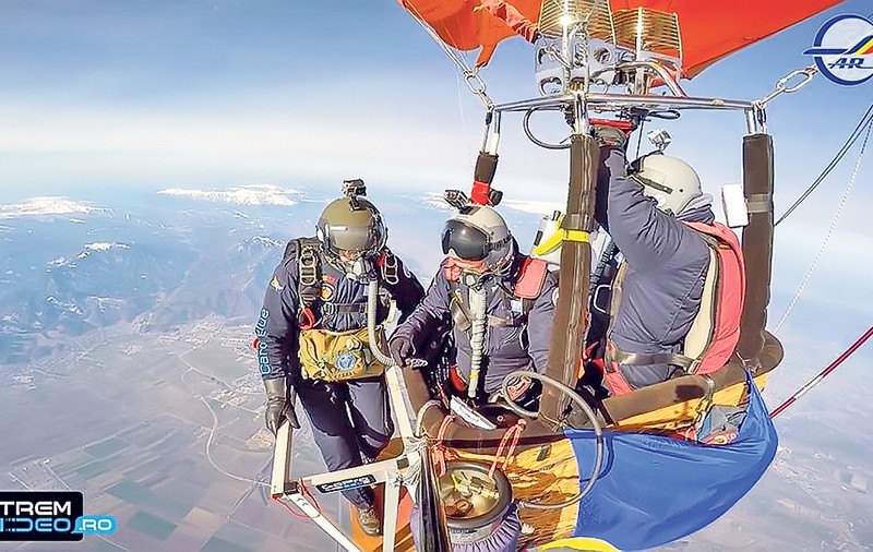 Săritură de la 10.400 de metri! Record doborât după 45 de ani